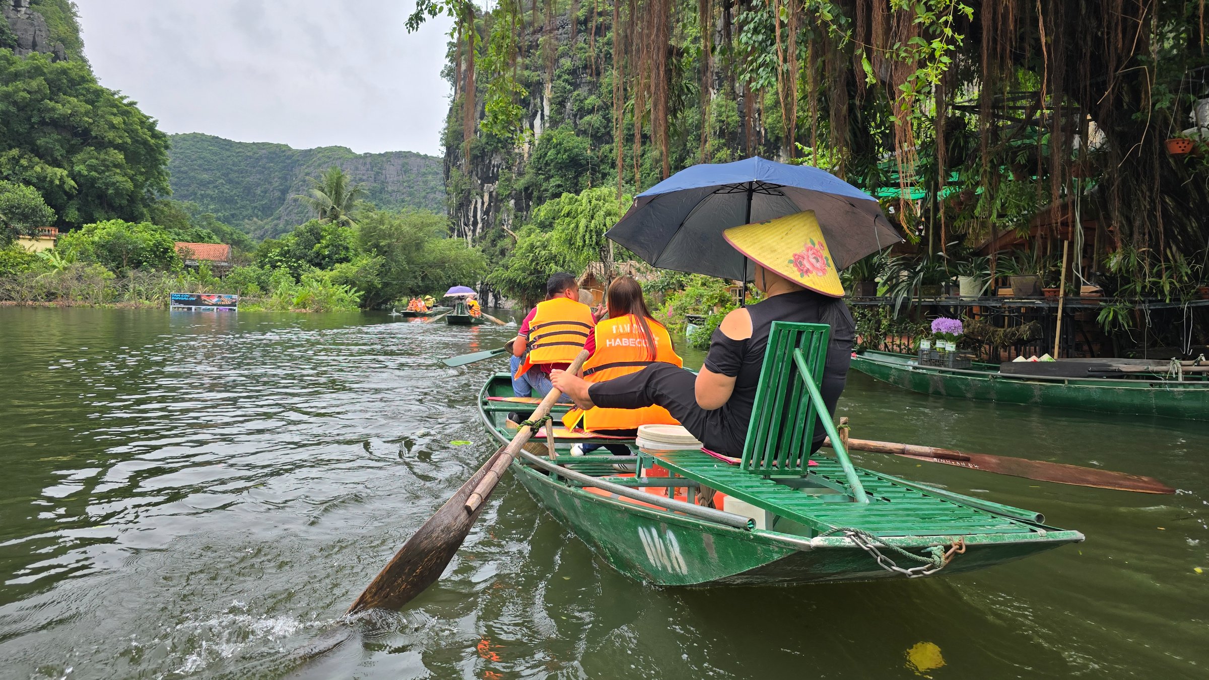 Fazendo como base Hanói fomos visitar Ninh Binh